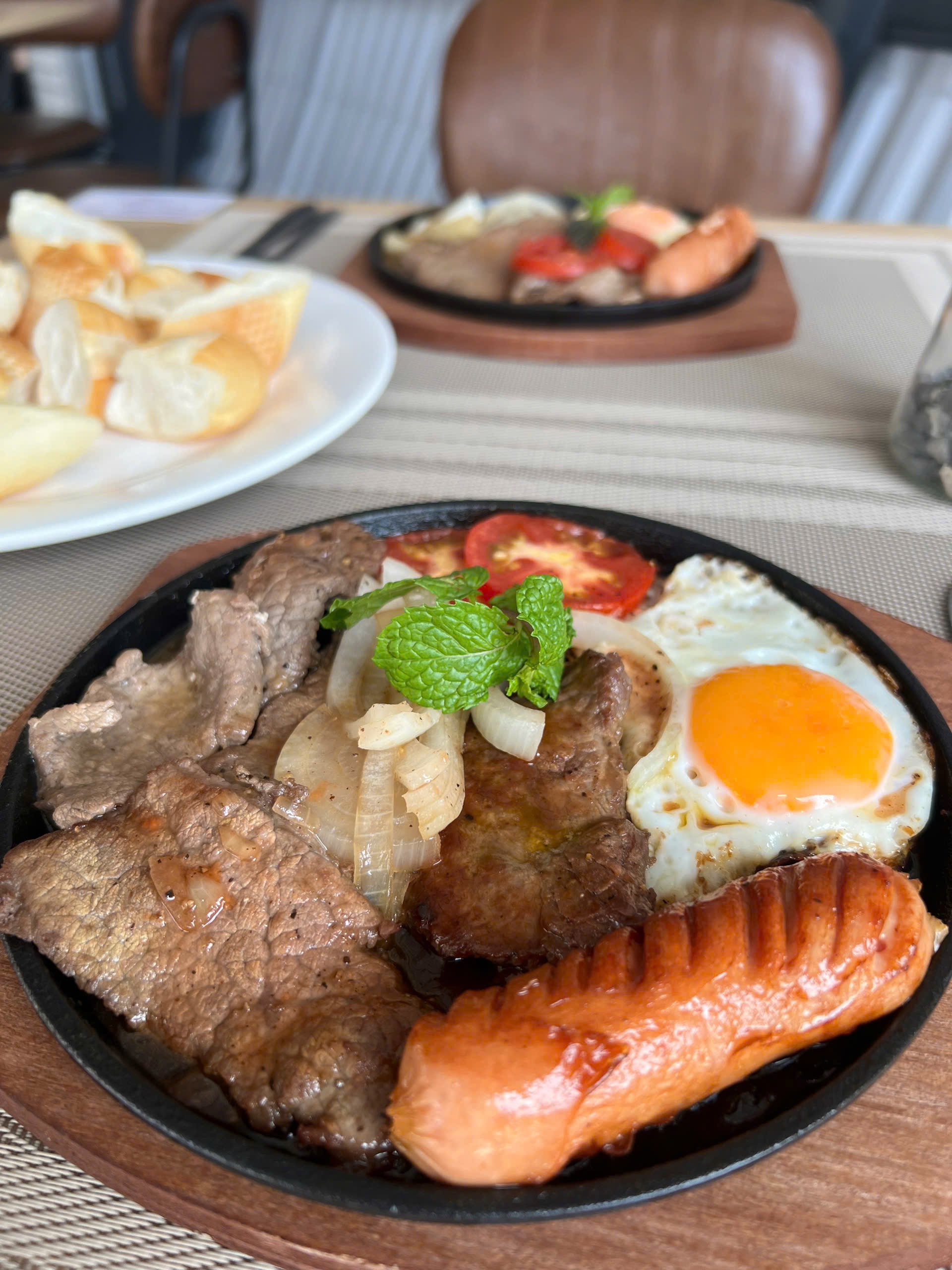 Steak - Salad - Pizza - Rượu