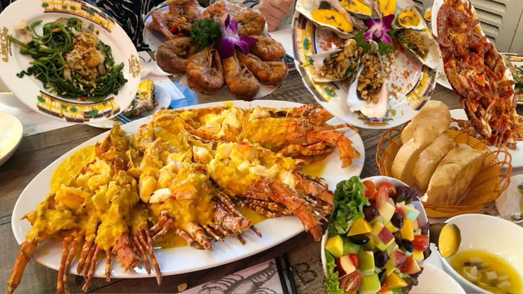 Cẩm Nang Ăn Hải Sản Thịnh Long Không Lo "Chặt Chém" – Bí Quyết Ăn Ngon, Đúng Giá
