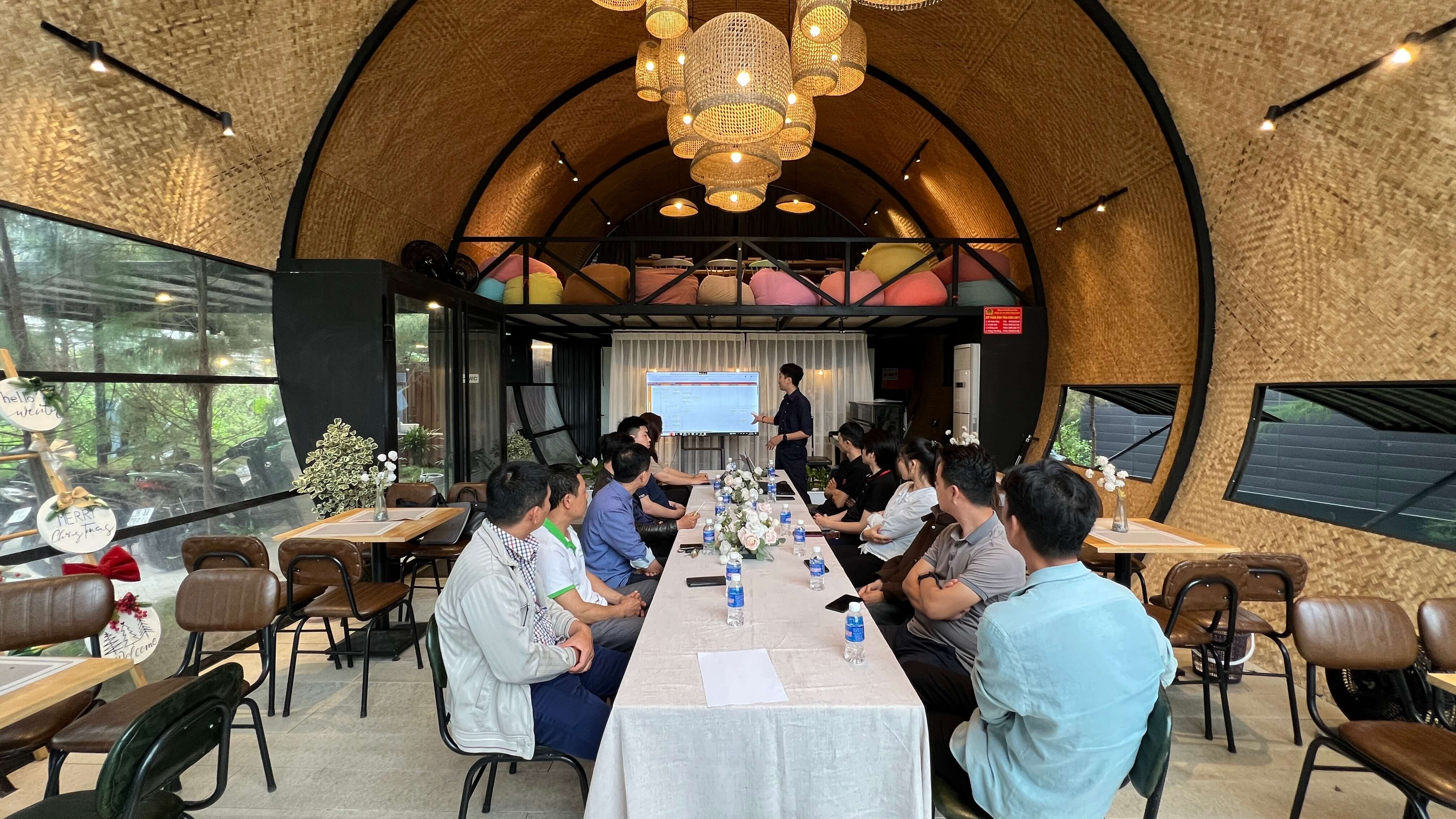 Không gian họp công ty riêng tư giữa khu nghỉ dưỡng xanh mát tại DSDStay