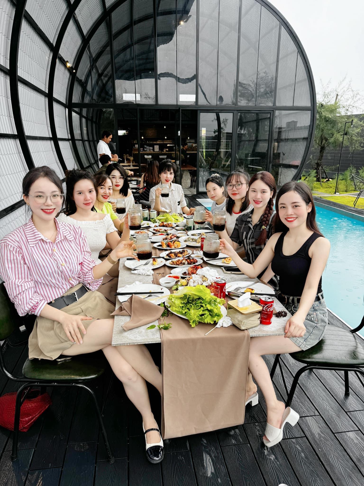 Họp mặt bạn bè